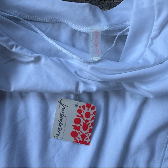 Free People NWT Women’s Movement with a Twist Layer Top Size Medium Bright White - Picture 4 of 6